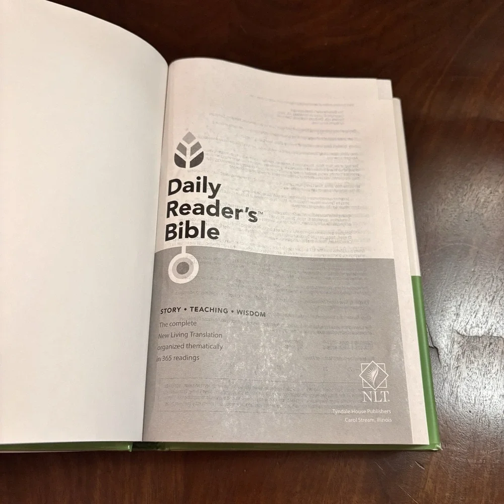 Daily‎ Reader's Bible NLT New Living Translation 365 Readings Tyndale HC 2015